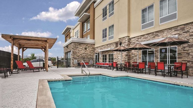 <b>La Quinta Inn/Suites San Antonio I-10 E Pool</b>. Images powered by <a href="https://iceportal.shijigroup.com/" title="IcePortal" target="_blank">IcePortal</a>.
