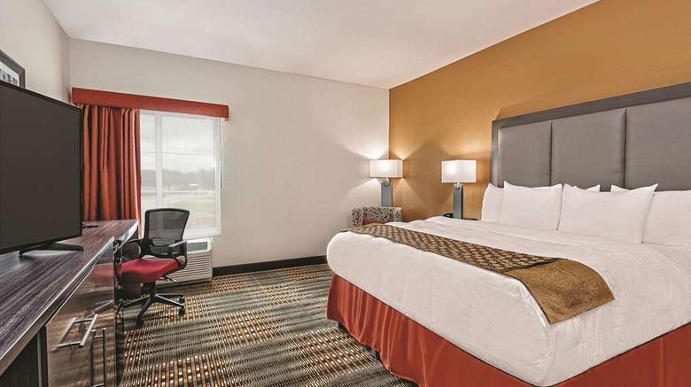 <b>La Quinta Inn/Suites San Antonio I-10 E Room</b>. Images powered by <a href="https://iceportal.shijigroup.com/" title="IcePortal" target="_blank">IcePortal</a>.