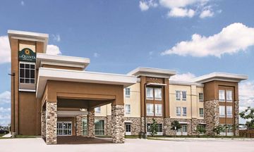 La Quinta Inn/Suites San Antonio I-10 E