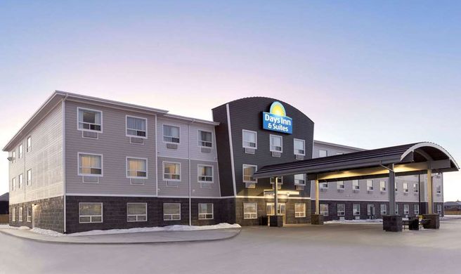 Days Inn & Suites by Wyndham Warman Exterior