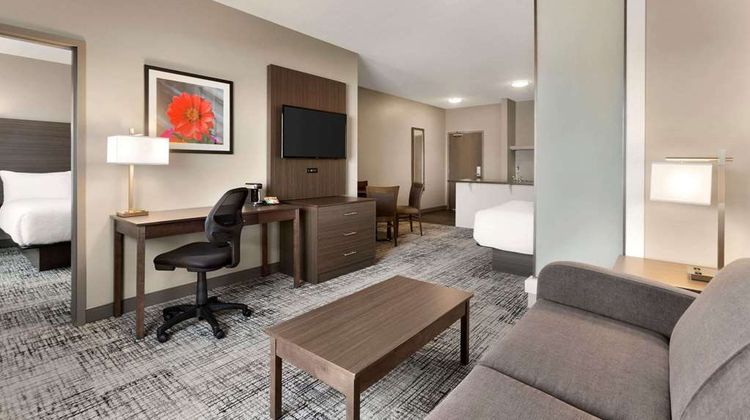 Days Inn & Suites by Wyndham Warman Suite