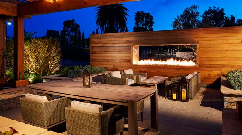<b>NEST Palo Alto Lobby</b>. Images powered by <a href="https://iceportal.shijigroup.com/" title="IcePortal" target="_blank">IcePortal</a>.