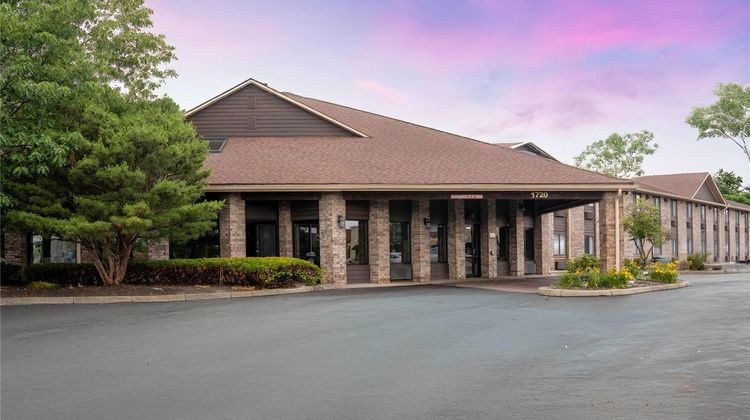 Baymont Inn & Suites Delaware Room