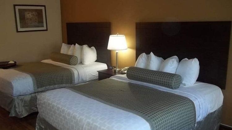 Baymont Inn & Suites Delaware Room