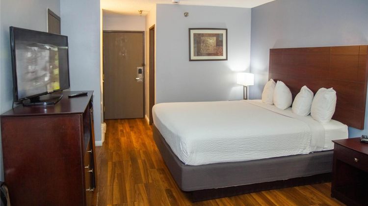 Baymont Inn & Suites Delaware Room