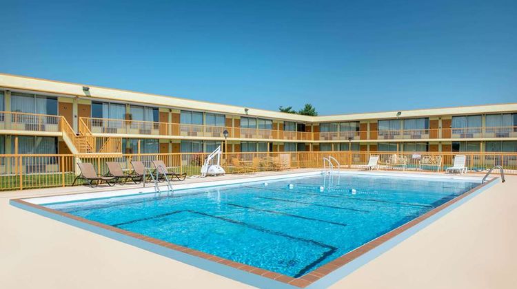 Days Inn Salem Pool