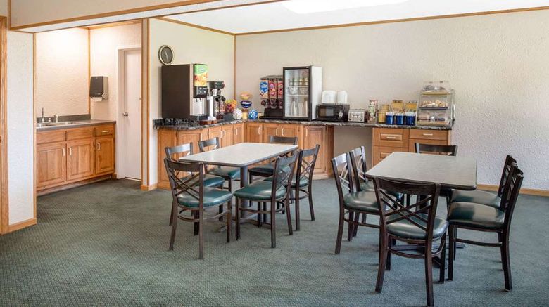 <b>Days Inn Salem Other</b>. Images powered by <a href="https://iceportal.shijigroup.com/" title="IcePortal" target="_blank">IcePortal</a>.