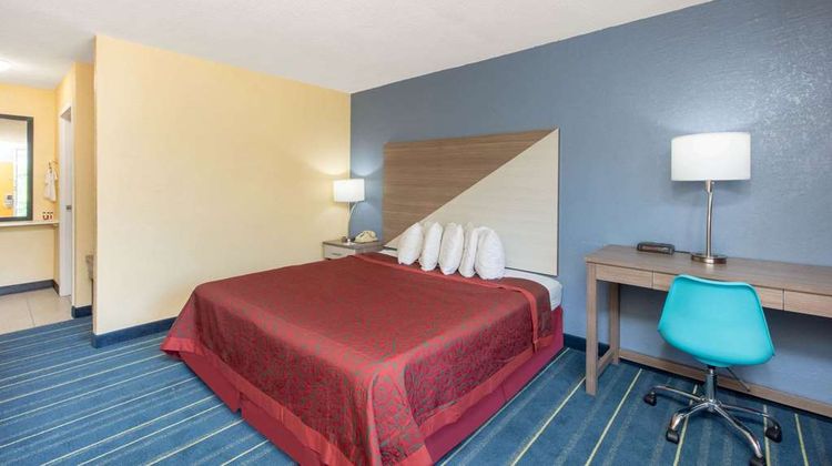 Days Inn Salem Room