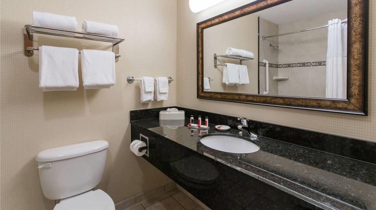 Days Inn & Suites by Wyndham Fort Pierce Room