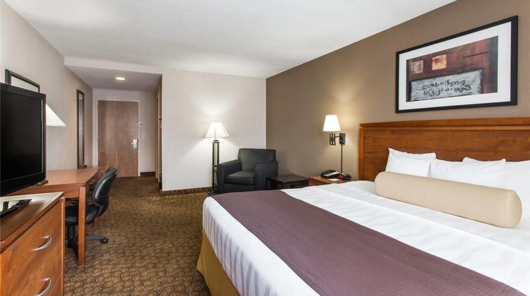 Days Inn & Suites by Wyndham Fort Pierce Room
