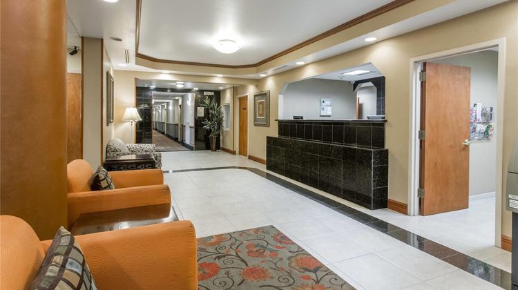 Days Inn & Suites by Wyndham Fort Pierce Lobby