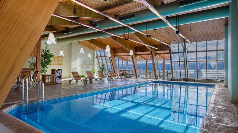 <b>NH Bariloche Edelweiss Pool</b>. Images powered by <a href="https://iceportal.shijigroup.com/" title="IcePortal" target="_blank">IcePortal</a>.