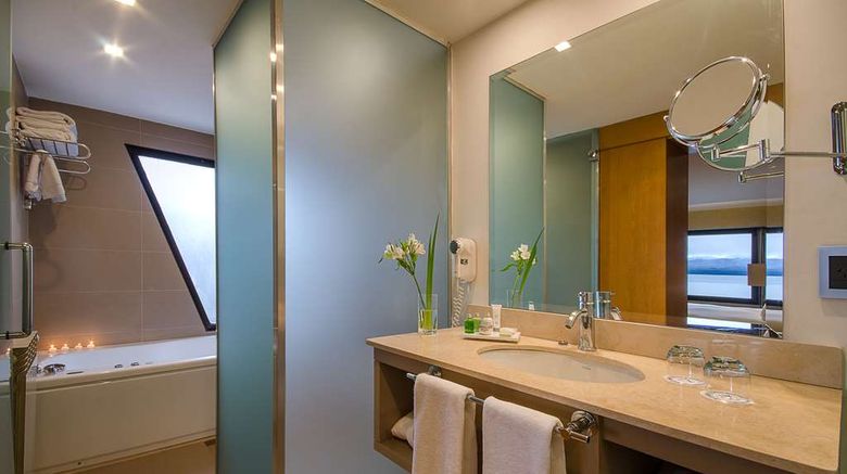 <b>NH Bariloche Edelweiss Room</b>. Images powered by <a href="https://iceportal.shijigroup.com/" title="IcePortal" target="_blank">IcePortal</a>.