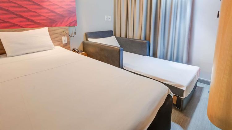 Ibis Paranagua Room