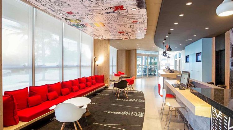 Ibis Paranagua Exterior