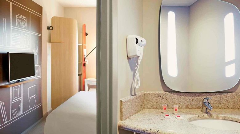 <b>Ibis Paranagua Room</b>. Images powered by <a href="https://iceportal.shijigroup.com/" title="IcePortal" target="_blank">IcePortal</a>.