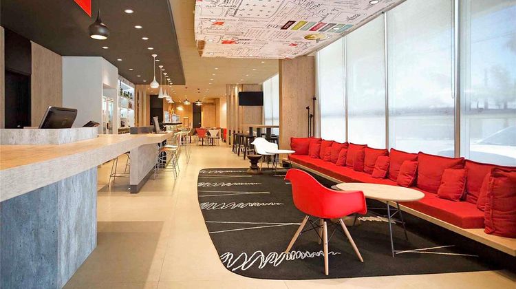 Ibis Paranagua Exterior