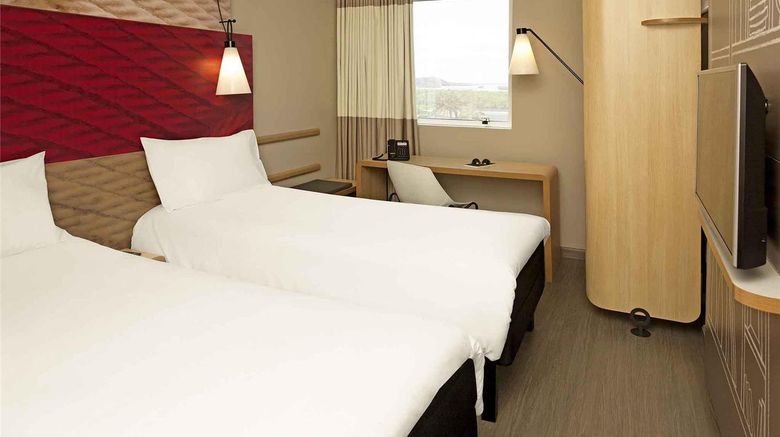 <b>Ibis Paranagua Room</b>. Images powered by <a href="https://iceportal.shijigroup.com/" title="IcePortal" target="_blank">IcePortal</a>.