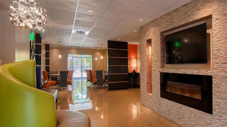 <b>Days Inn/Bonita Springs North Naples Lobby</b>. Images powered by <a href="https://iceportal.shijigroup.com/" title="IcePortal" target="_blank">IcePortal</a>.