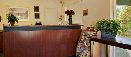 Knights Inn Salem Lobby