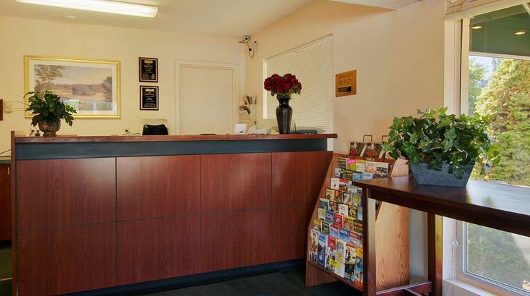 Knights Inn Salem Lobby