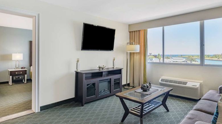 <b>Wyndham Garden Kenosha Harbors Suite</b>. Images powered by <a href="https://iceportal.shijigroup.com/" title="IcePortal" target="_blank">IcePortal</a>.