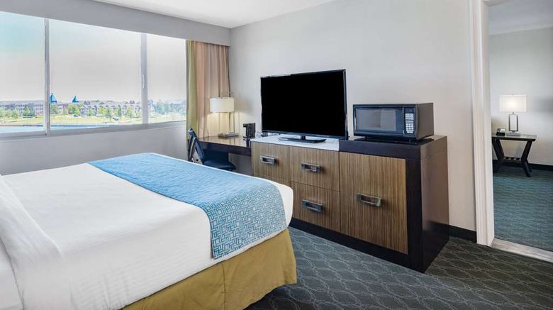 <b>Wyndham Garden Kenosha Harbors Suite</b>. Images powered by <a href="https://iceportal.shijigroup.com/" title="IcePortal" target="_blank">IcePortal</a>.