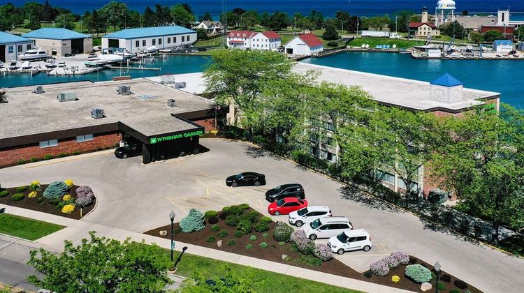 Wyndham Garden Kenosha Harbors Exterior