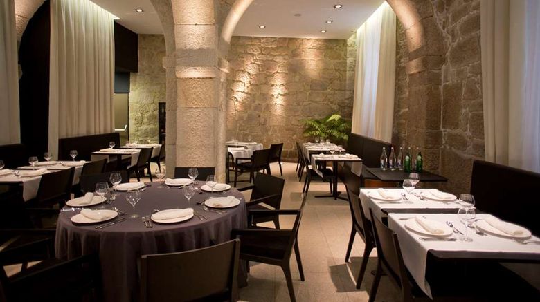 <b>Hotel Carris Porto Ribeira Restaurant</b>. Images powered by <a href="https://iceportal.shijigroup.com/" title="IcePortal" target="_blank">IcePortal</a>.