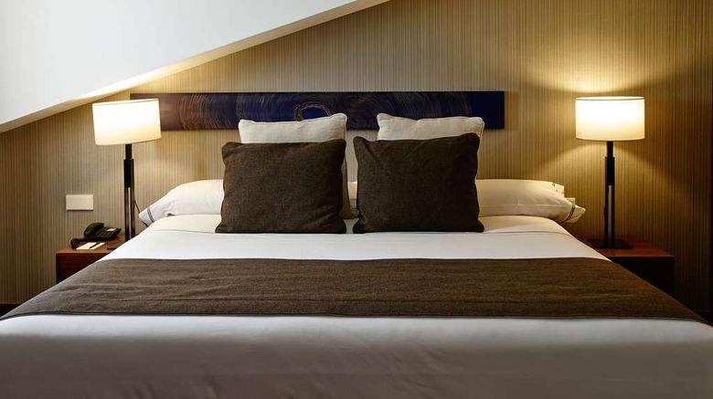 <b>Hotel Carris Porto Ribeira Room</b>. Images powered by <a href="https://iceportal.shijigroup.com/" title="IcePortal" target="_blank">IcePortal</a>.