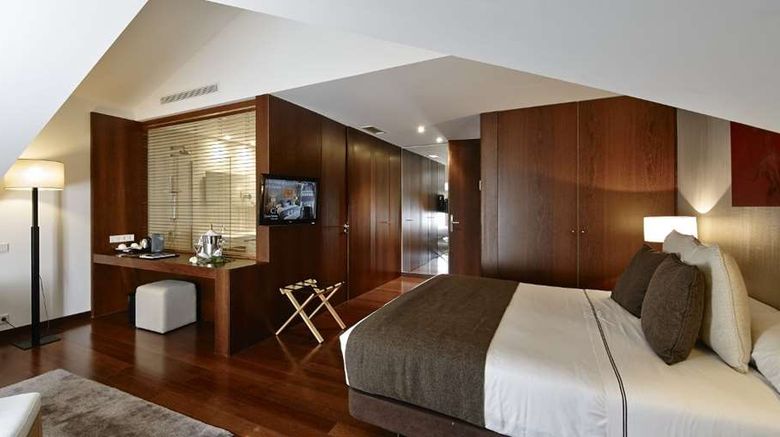 <b>Hotel Carris Porto Ribeira Suite</b>. Images powered by <a href="https://iceportal.shijigroup.com/" title="IcePortal" target="_blank">IcePortal</a>.
