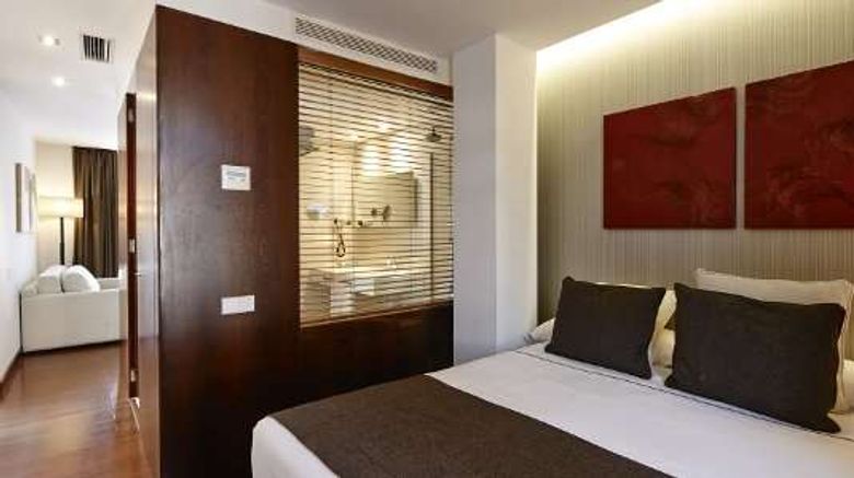 <b>Hotel Carris Porto Ribeira Suite</b>. Images powered by <a href="https://iceportal.shijigroup.com/" title="IcePortal" target="_blank">IcePortal</a>.