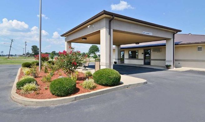 Super 8 McGehee Exterior