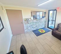 Super 8 McGehee Lobby