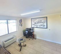 Super 8 McGehee Lobby