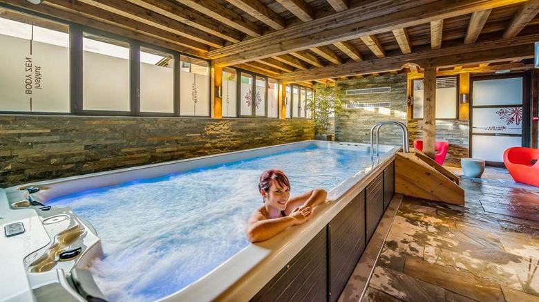 <b>La Maison Rouge Spa</b>. Images powered by <a href="https://iceportal.shijigroup.com/" title="IcePortal" target="_blank">IcePortal</a>.