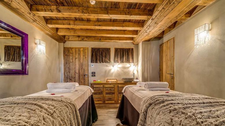 <b>La Maison Rouge Spa</b>. Images powered by <a href="https://iceportal.shijigroup.com/" title="IcePortal" target="_blank">IcePortal</a>.