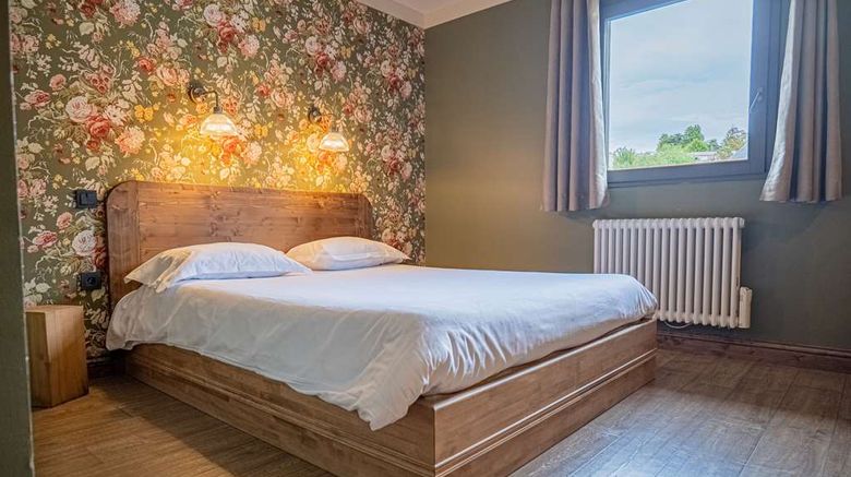 <b>La Maison Rouge Room</b>. Images powered by <a href="https://iceportal.shijigroup.com/" title="IcePortal" target="_blank">IcePortal</a>.