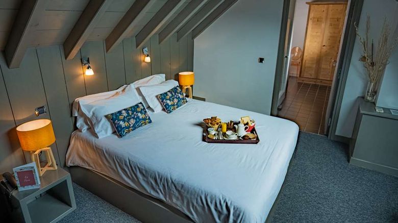 <b>La Maison Rouge Suite</b>. Images powered by <a href="https://iceportal.shijigroup.com/" title="IcePortal" target="_blank">IcePortal</a>.