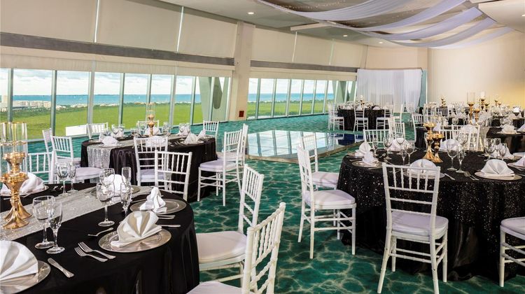 Krystal Urban Cancun - Malecon Restaurant