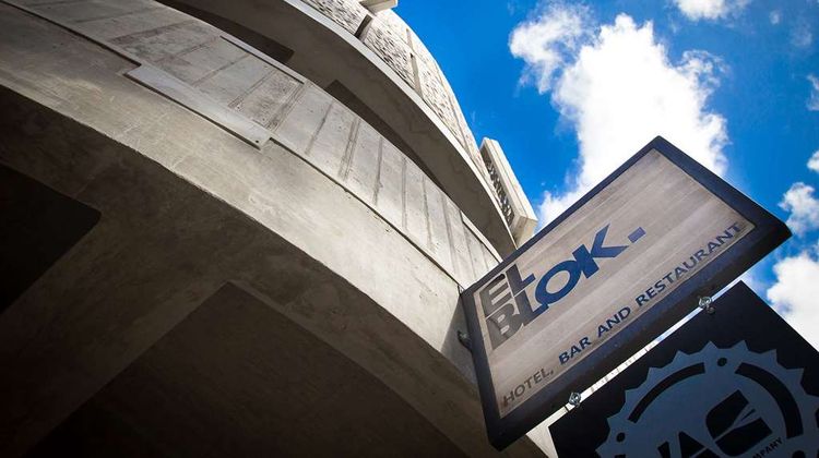 El Blok Hotel Exterior