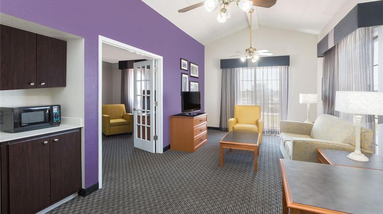 <b>Baymont Inn & Suites Greenville Suite</b>. Images powered by <a href="https://iceportal.shijigroup.com/" title="IcePortal" target="_blank">IcePortal</a>.