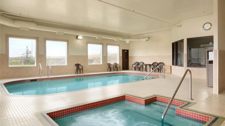 Days Inn Innisfail Pool
