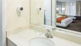 Days Inn & Suites Orlando Airport Room