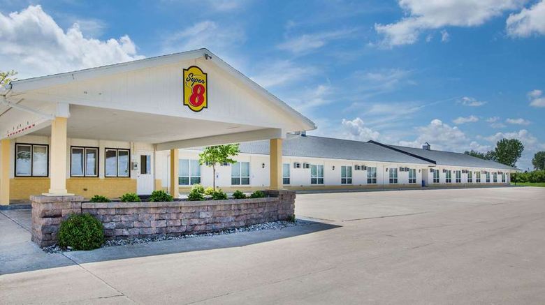 <b>Super 8 Williams Exterior</b>. Images powered by <a href="https://iceportal.shijigroup.com/" title="IcePortal" target="_blank">IcePortal</a>.