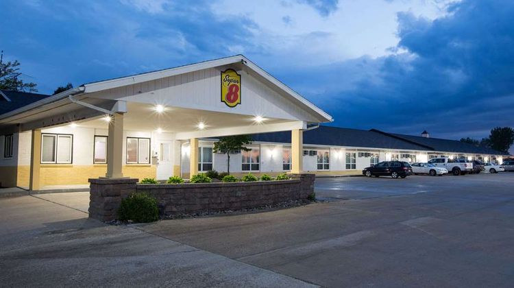 Super 8 Williams Exterior