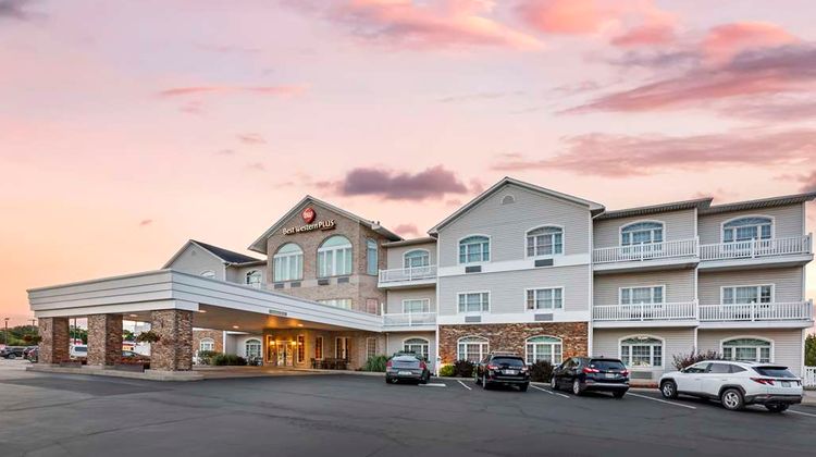 Best Western Plus Dutch Haus Inn & Suite Exterior