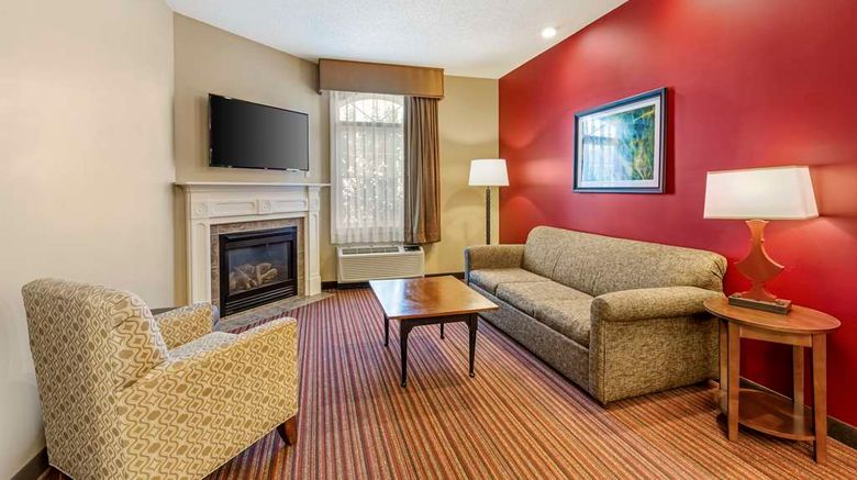 <b>Best Western Plus Dutch Haus Inn & Suite Suite</b>. Images powered by <a href="https://iceportal.shijigroup.com/" title="IcePortal" target="_blank">IcePortal</a>.