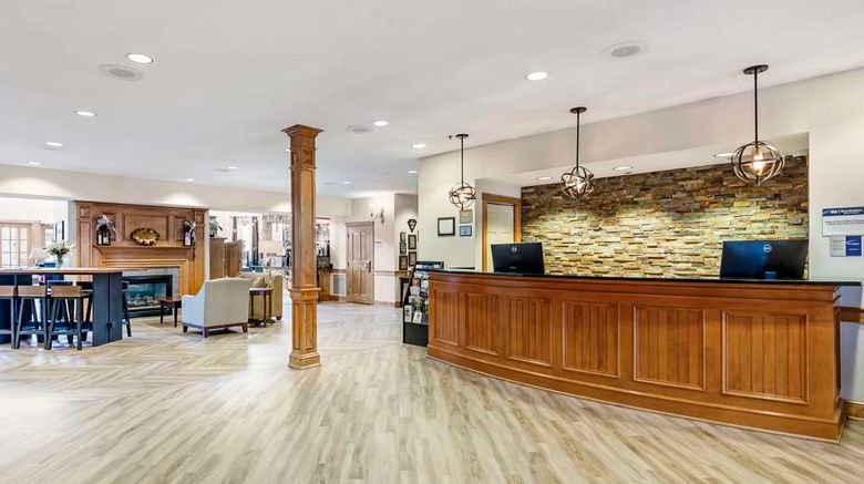 <b>Best Western Plus Dutch Haus Inn & Suite Lobby</b>. Images powered by <a href="https://iceportal.shijigroup.com/" title="IcePortal" target="_blank">IcePortal</a>.