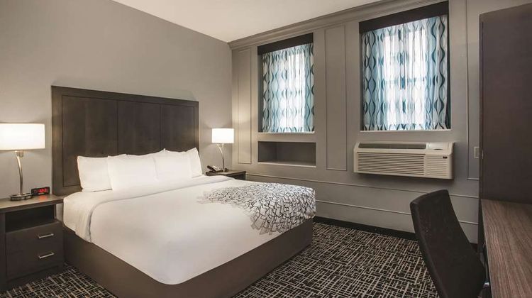 La Quinta Inn/Suites Baltimore Downtown Room